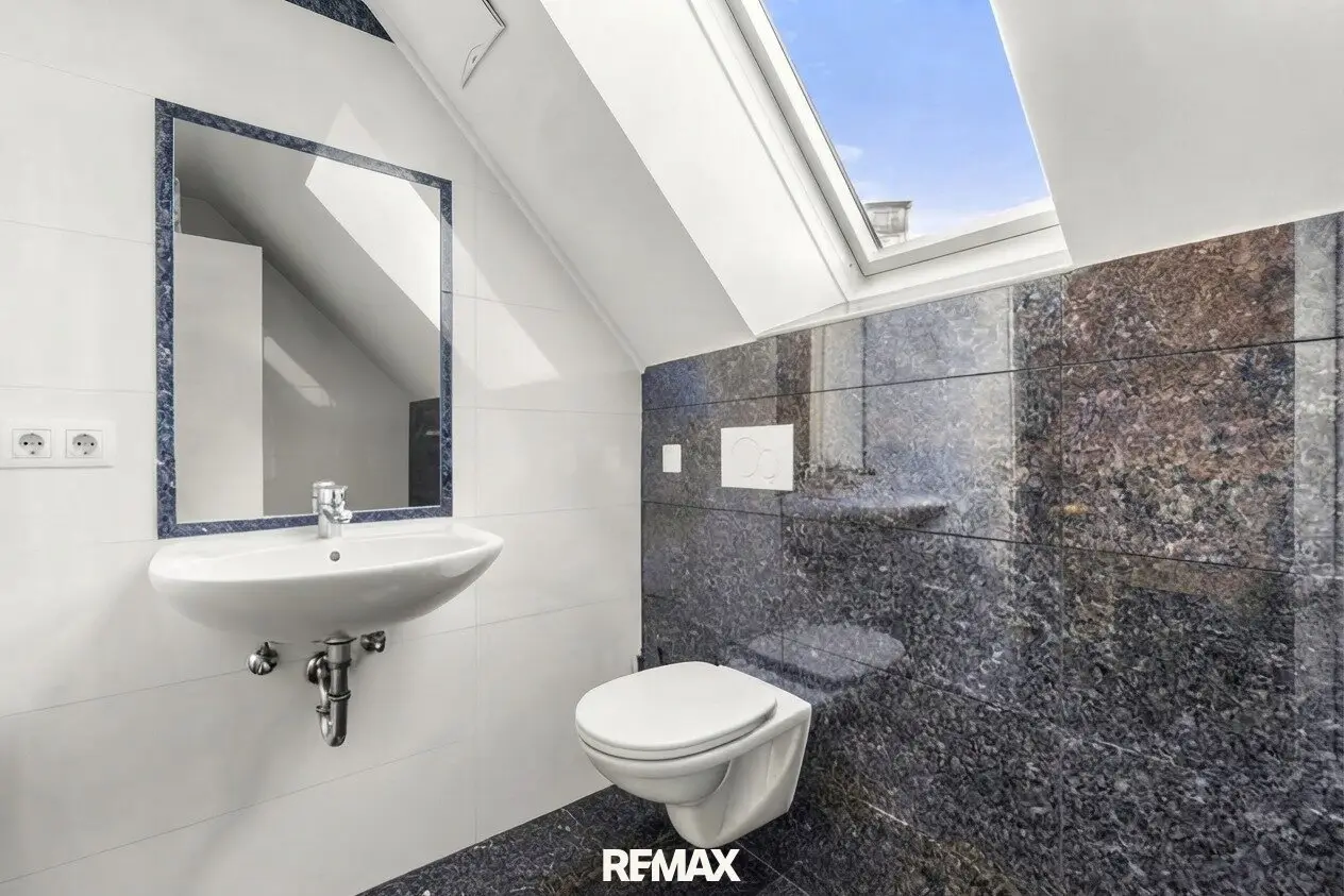 separates WC