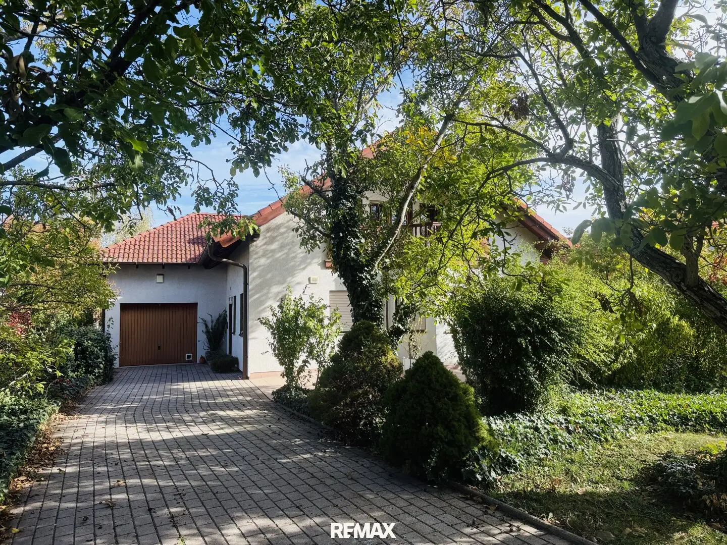 Gepflegtes Einfamilienhaus, Vollkeller, Einstellraum mit Kipptor, parkähnliches Grundstück