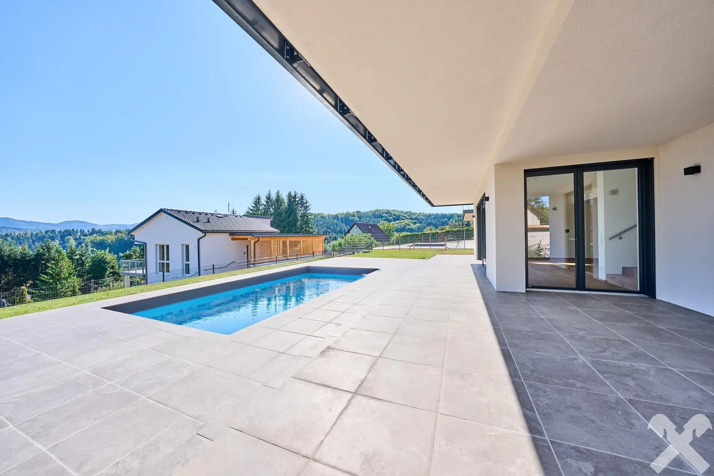 Erstbezug mit privatem Pool und Ausblick Familienwohnung