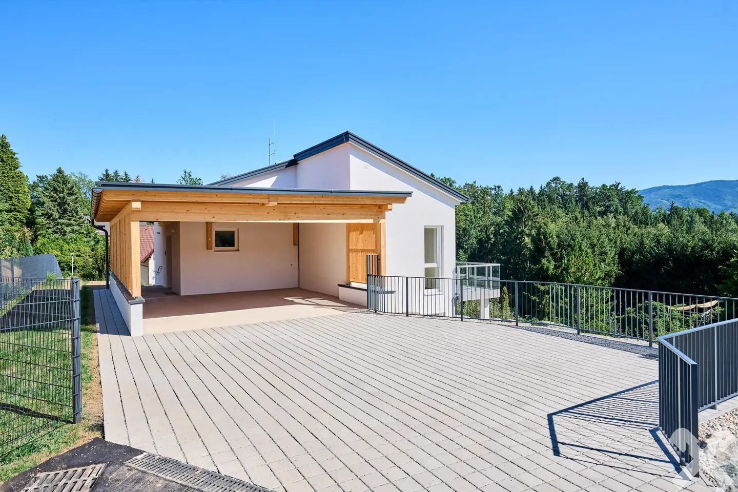 Erstbezug Familienwohnung mit großer Terrasse und Aussicht