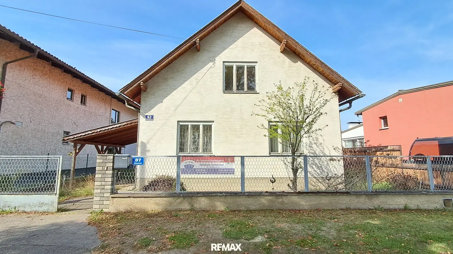 Single-family house in Altlengbach with garden, double garage and lots of design potential