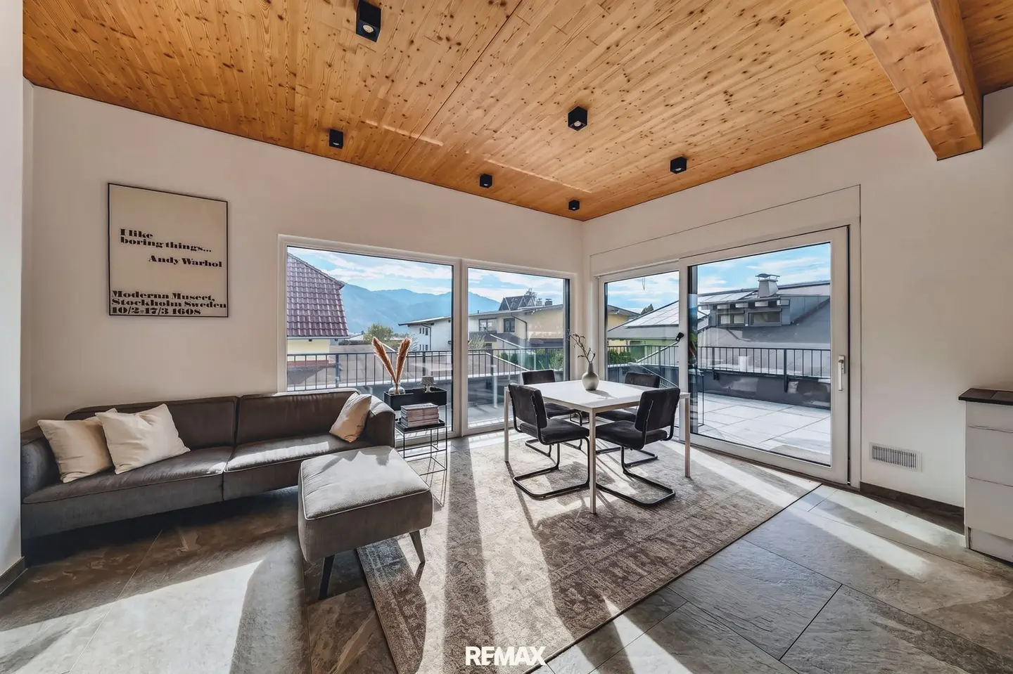 Moderne Wohnung mit großer Sonnenterrasse &amp; Bergblick!