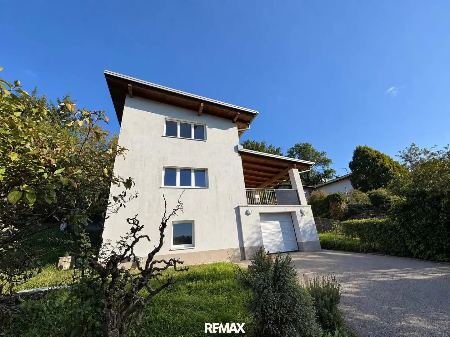 Attractive single-family house in sunny hillside location in Schlüßlberg / Grieskirchen