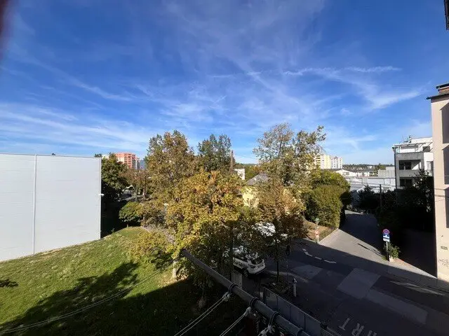 Neu sanierte 3 Zimmerwohnung mit Balkon, zentrale Lage