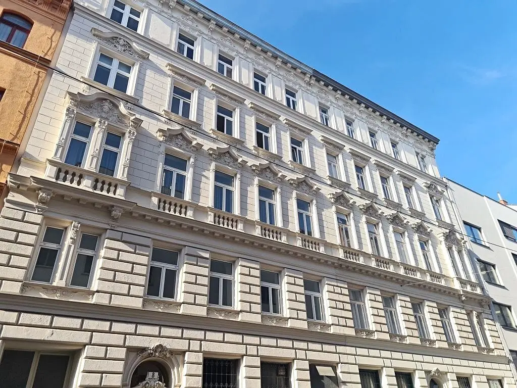 First occupancy after renovation, Damböckgasse, 55 m2 old building, living kitchen, 1 room, shower bath, parquet, House of the Sea