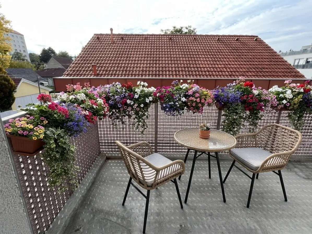Moderne, ansprechende 2-Zimmerwohnung mit Balkon und Kühldecke