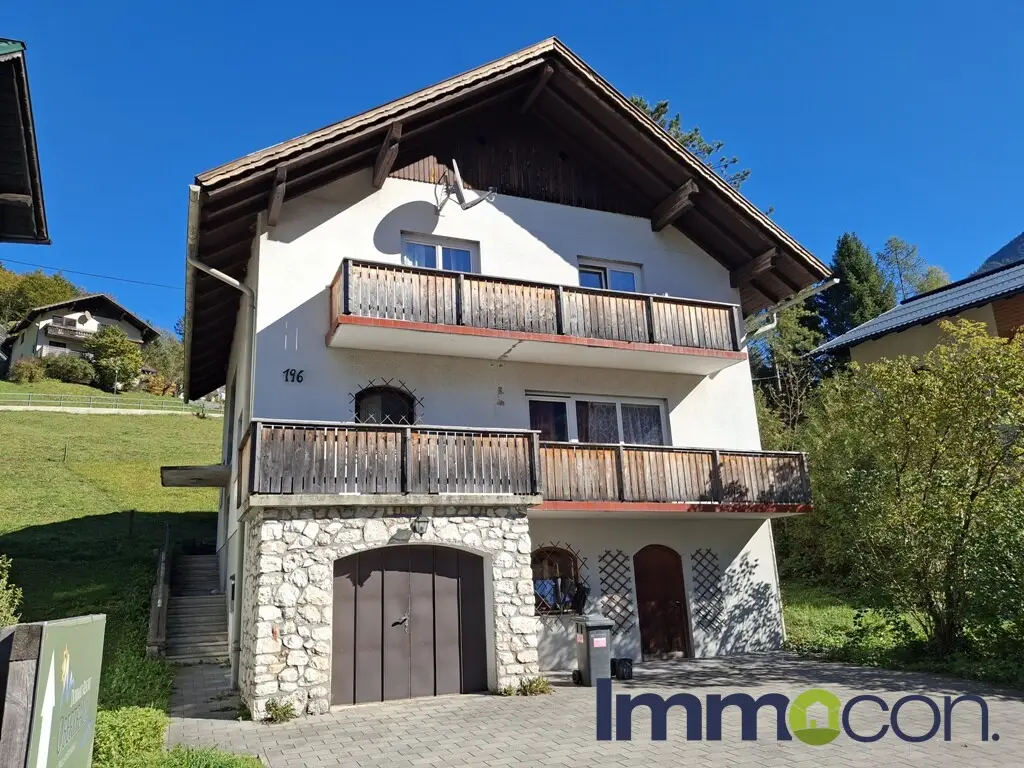 Quiet family apartment near Lake Hallstatt with garage