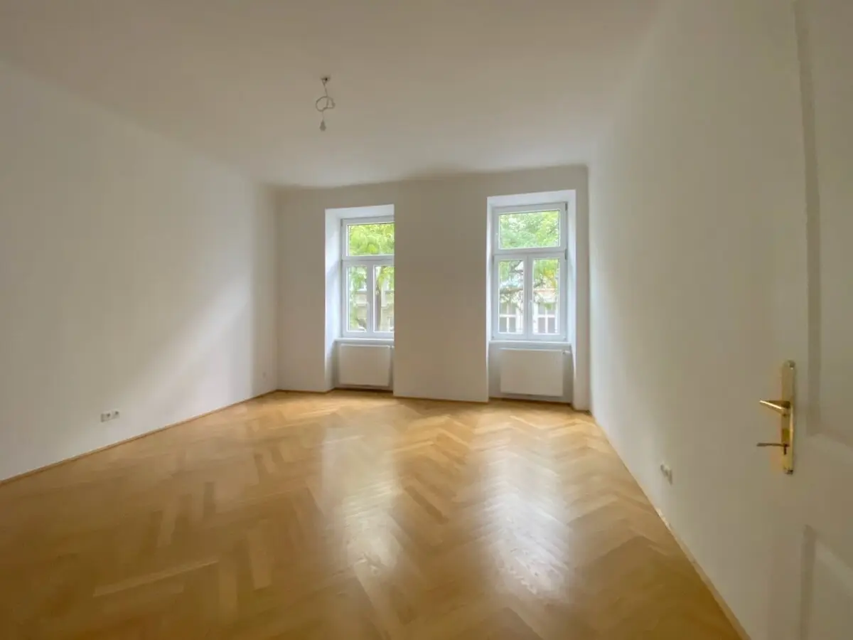 ERSTBEZUG im CHARMANTEN ALTBAU, U3 NÄHE!