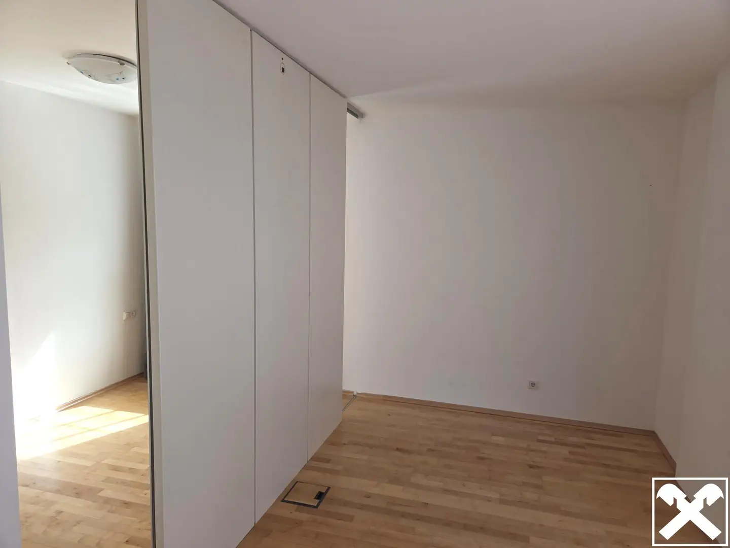 Helle Ferienwohnung mit Balkon und Stellplatz in attraktiver Lage