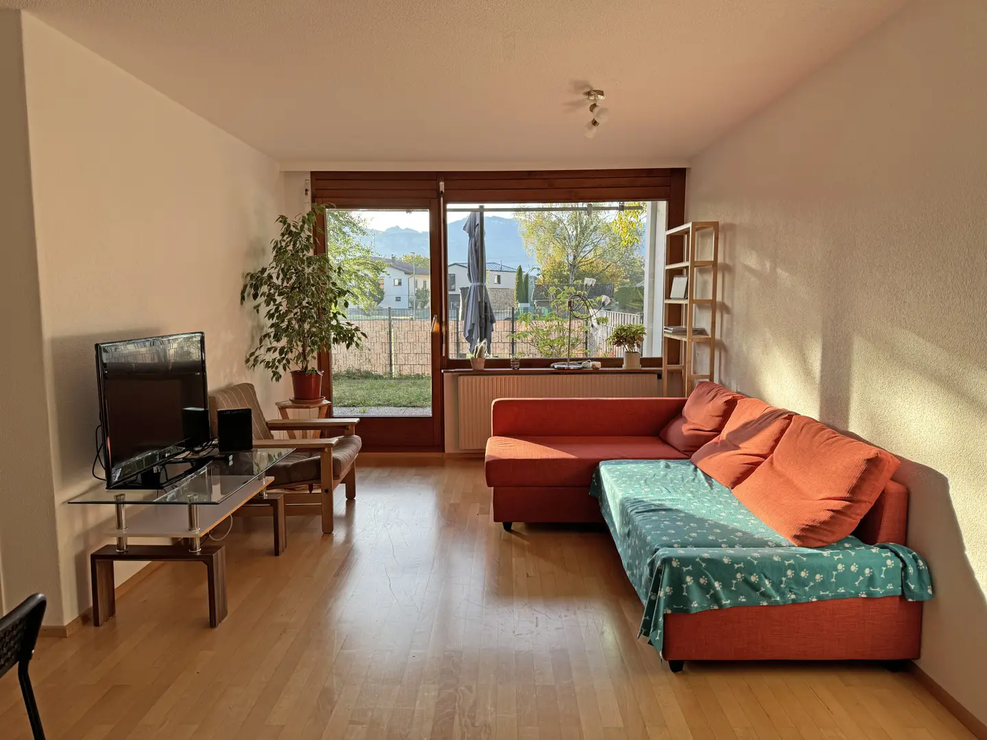 Erdgeschosswohnung mit sonnigem Privatgarten und Tiefgaragenplatz