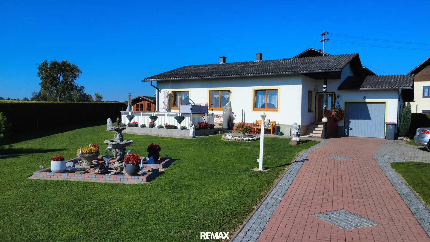 Cozy bungalow with garden and terrace in Pötting