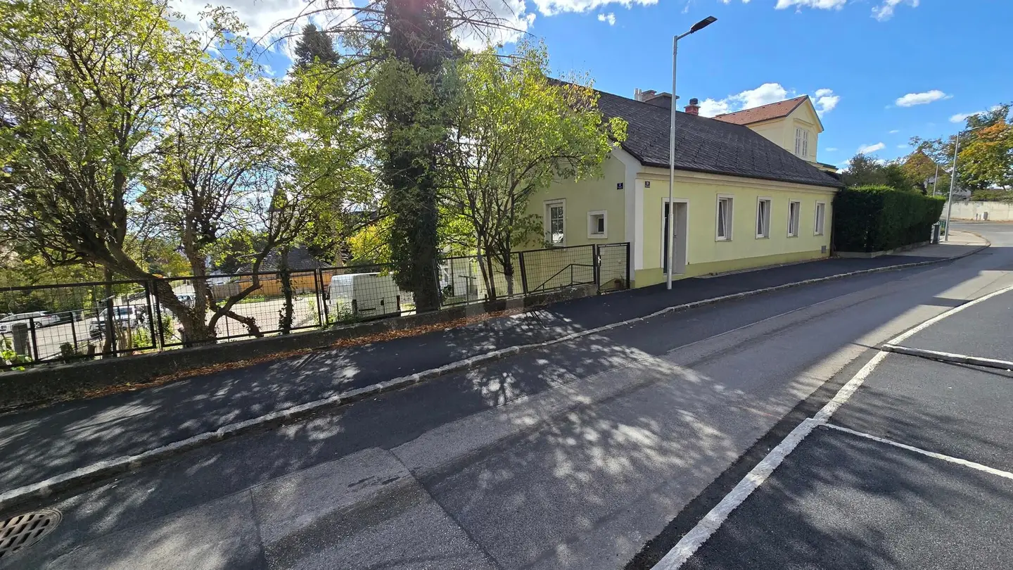 Familienwohnung mit Garten und zwei Stellplätzen in ruhiger Lage