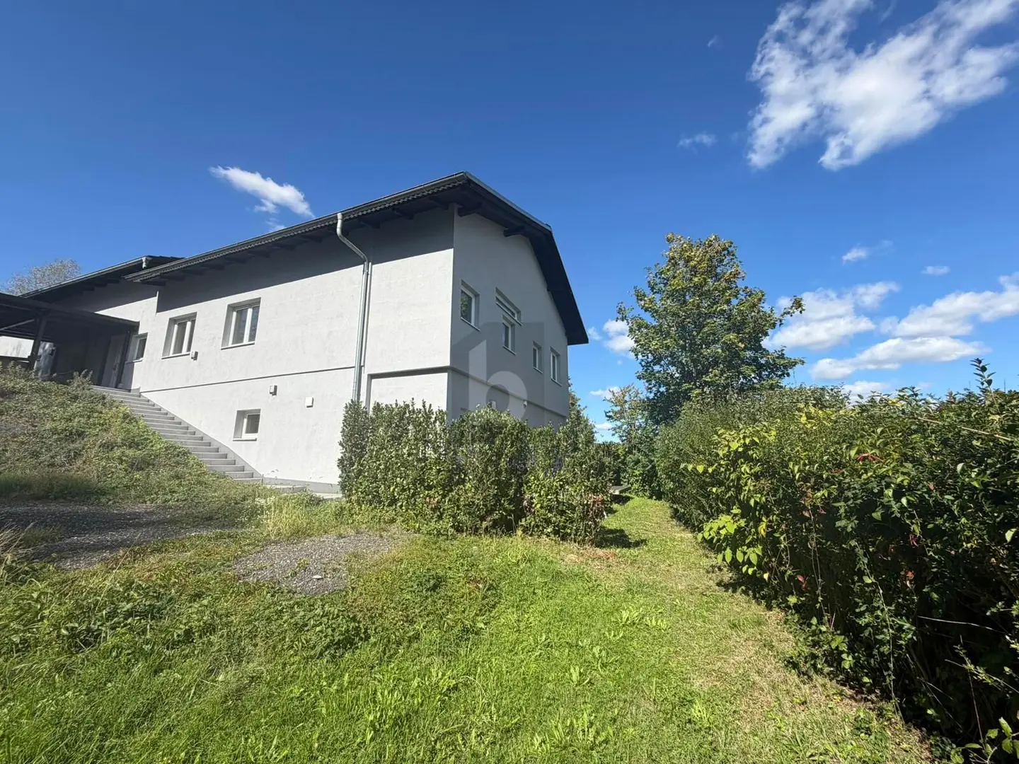 Seenahe Anlegerwohnung in frisch saniertem Ensemble