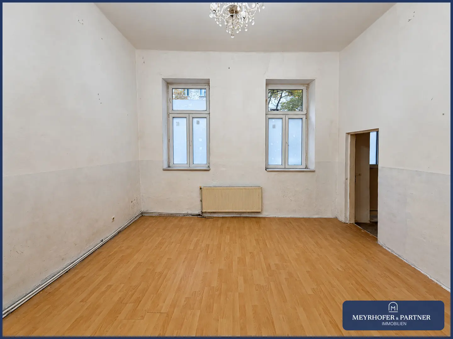 Altbau Erdgeschosswohnung im Stuwerviertel mit hohen Decken
