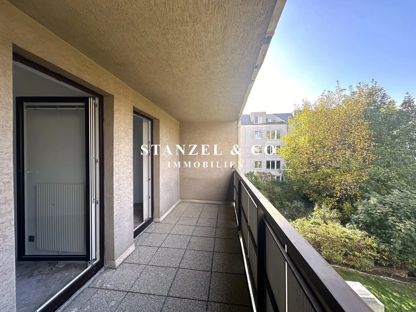 SONNIGES APARTMENT MIT WESTLOGGIA
