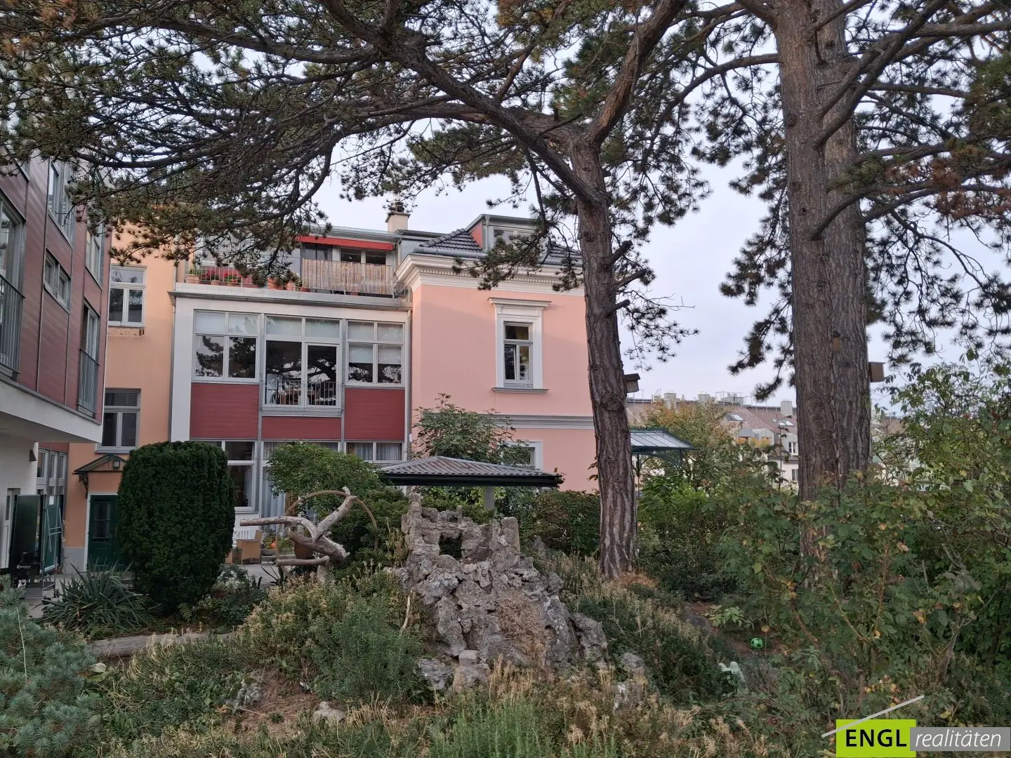 Stilvolle Altbauwohnung mit Jugendstilcharme und Garten