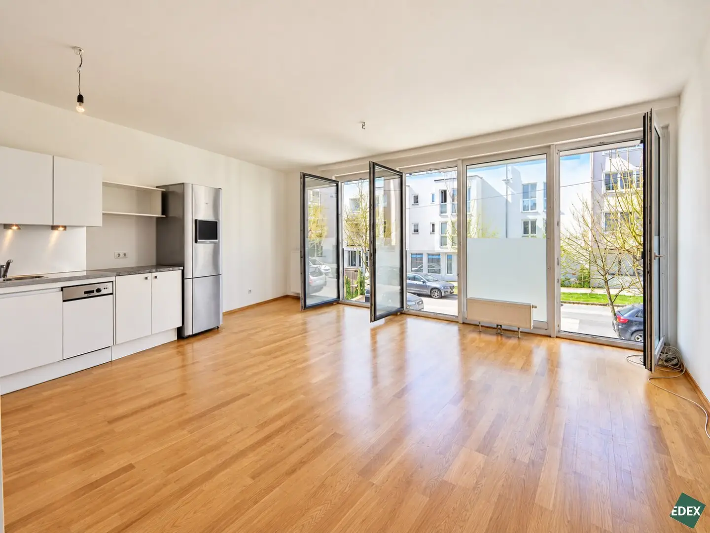 Bright 2-room apartment including underground parking space in Gersthof