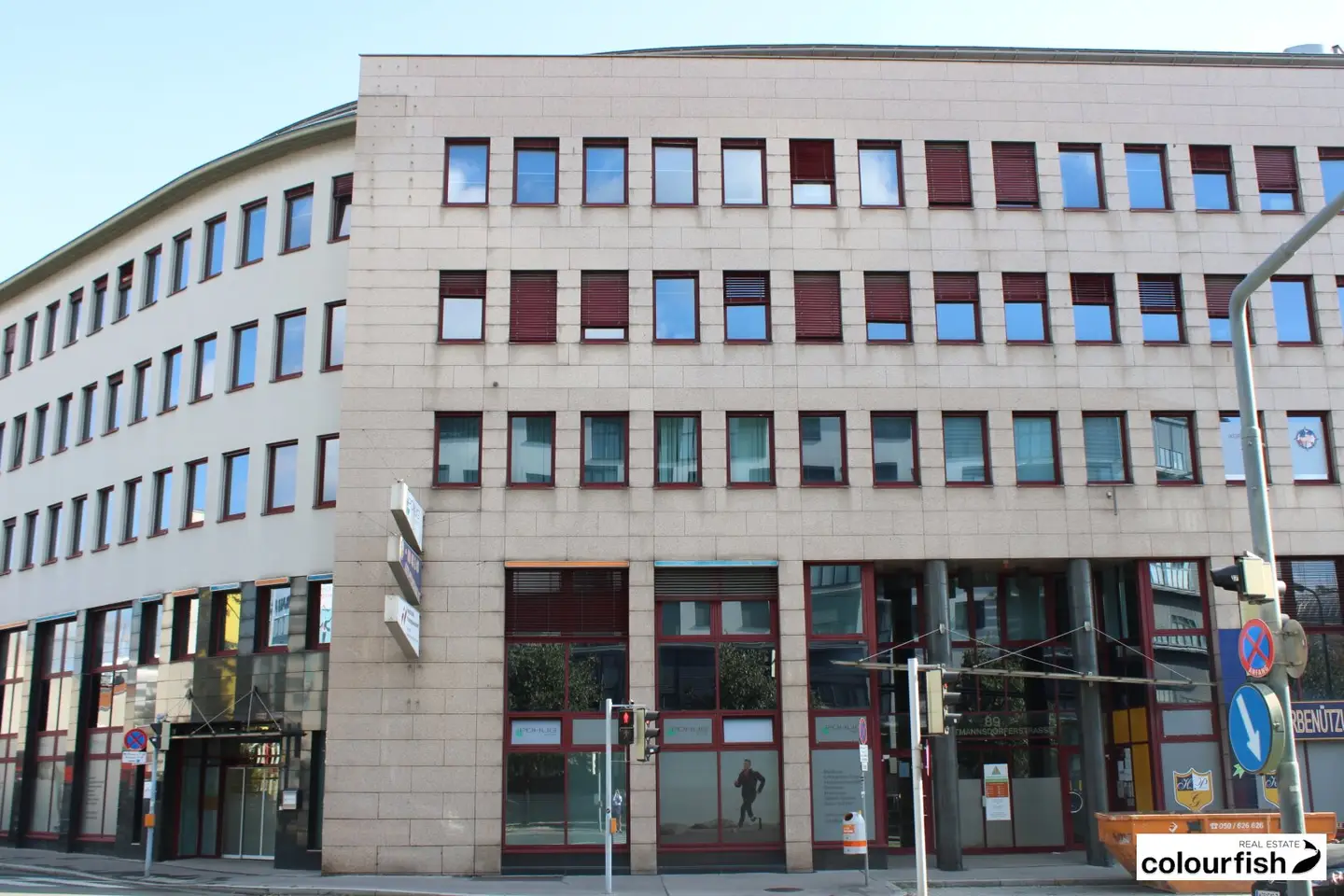 Attractive office with good transport connections