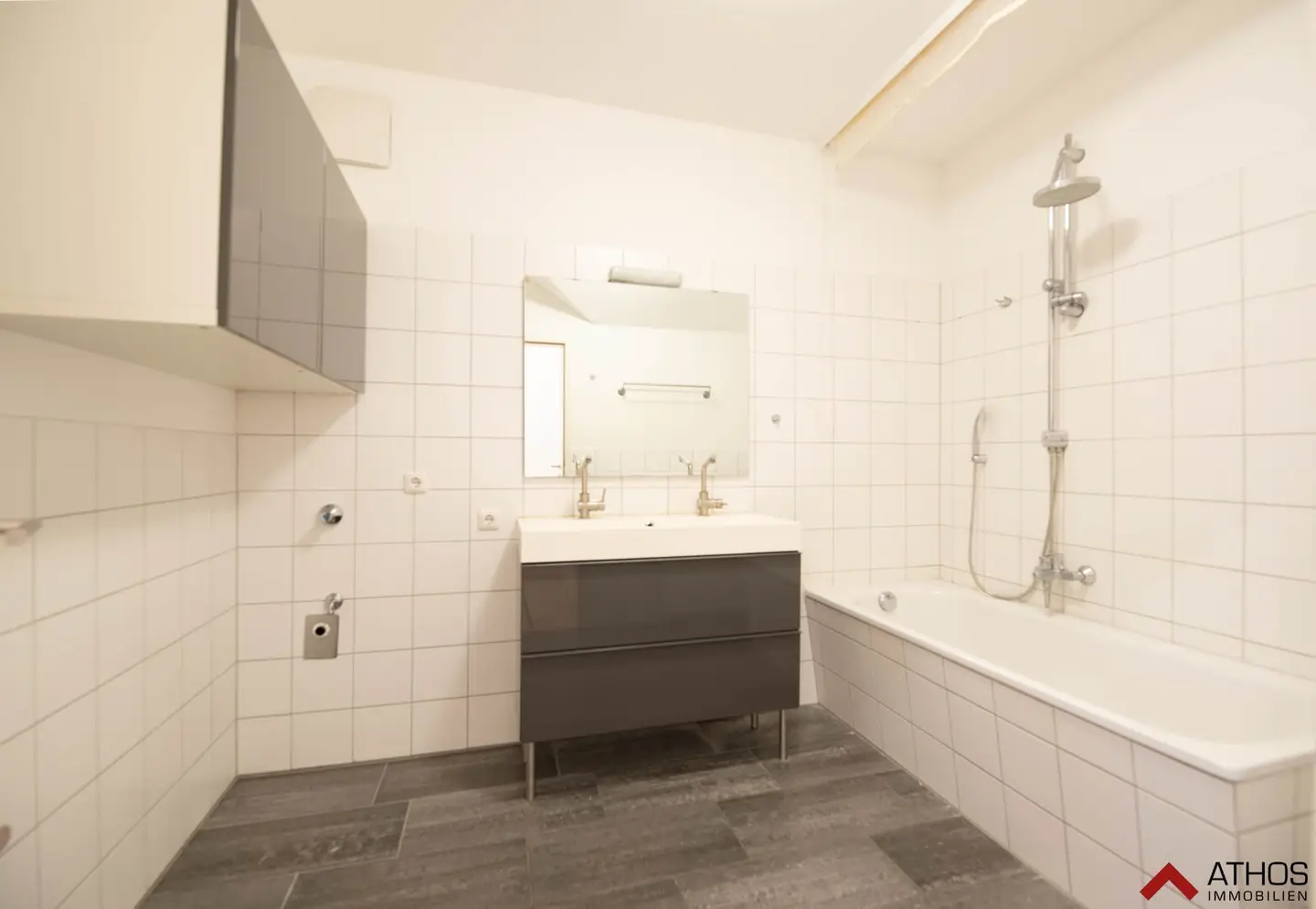 Bad mit Badewanne