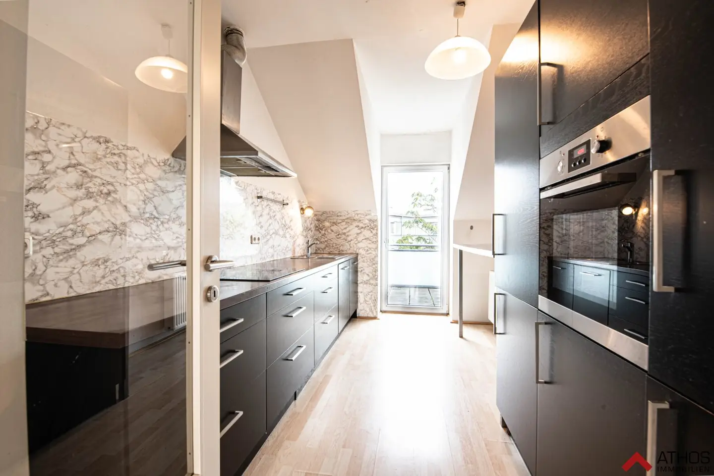 Spacious 2-room apartment with balcony near Bulgariplatz