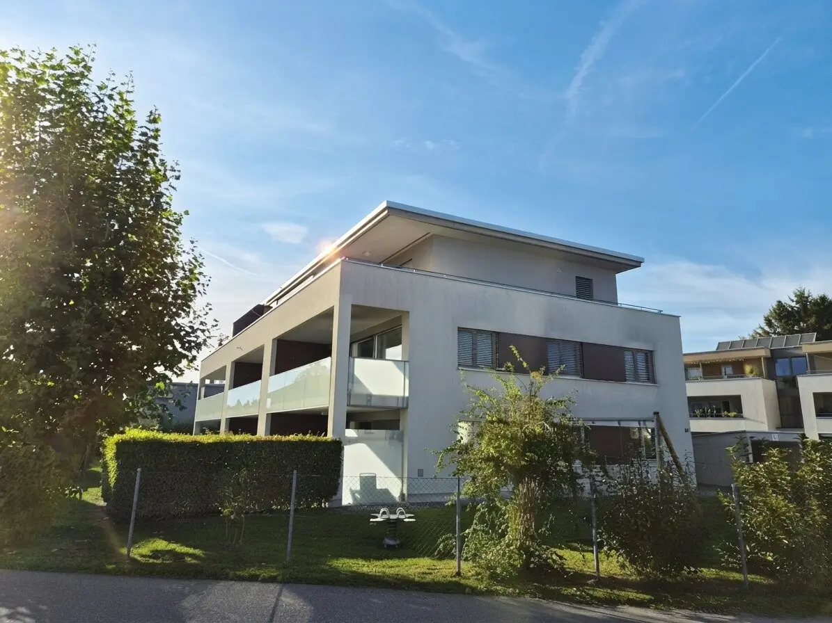 Modern living comfort: Bright 3-room apartment with balcony in Mäder for rent!