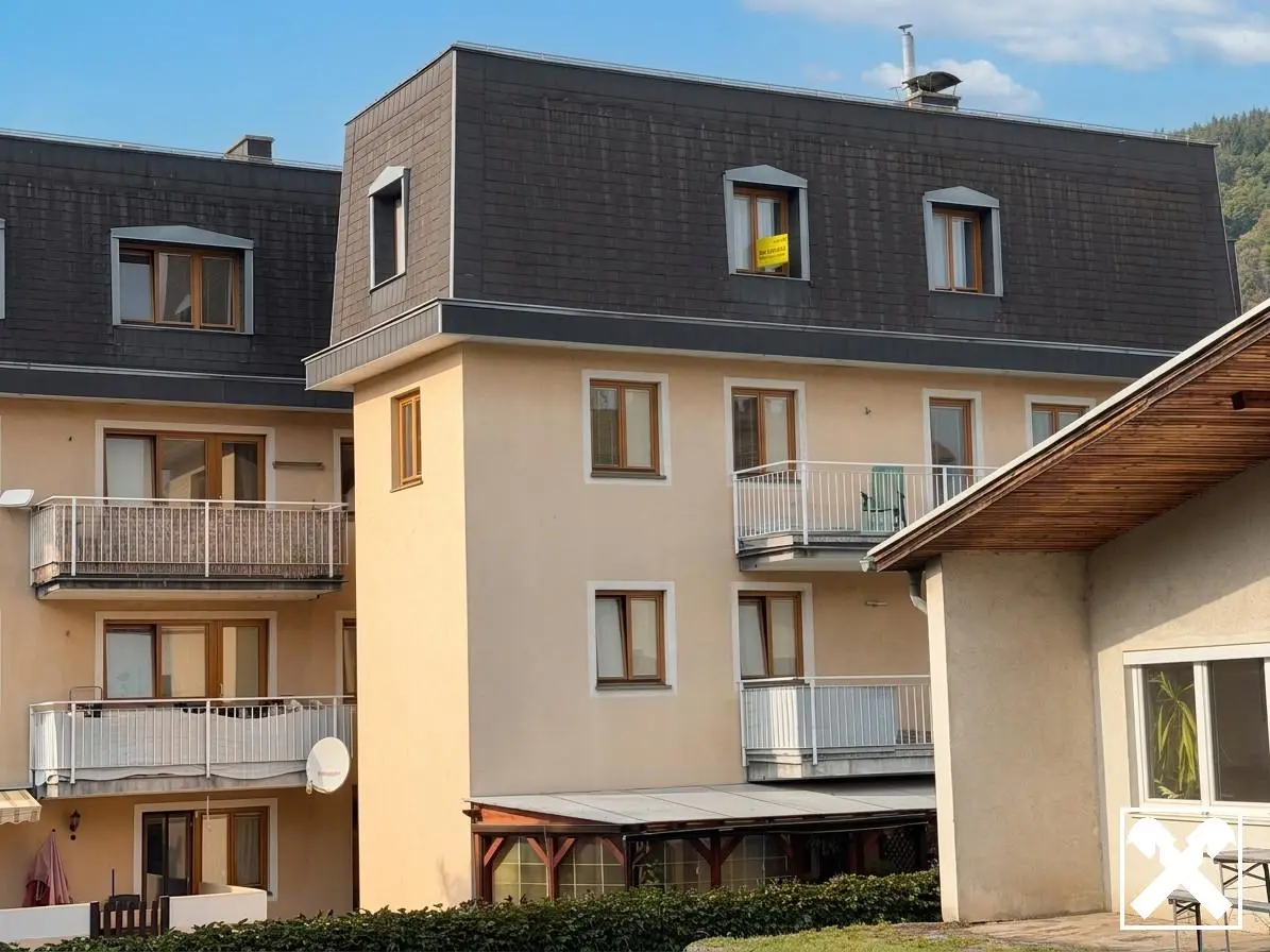 Bright Dachgeschosswohnung with pellet stove and fitted kitchen