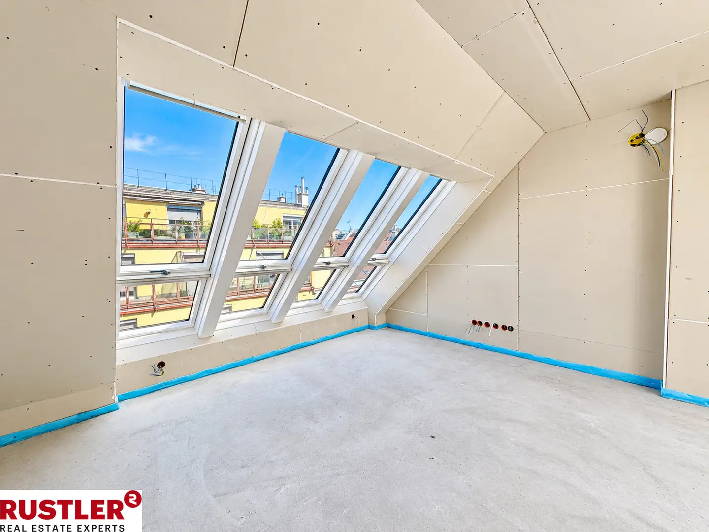 Kernsanierte Maisonettewohnung mit hofseitiger Terrasse