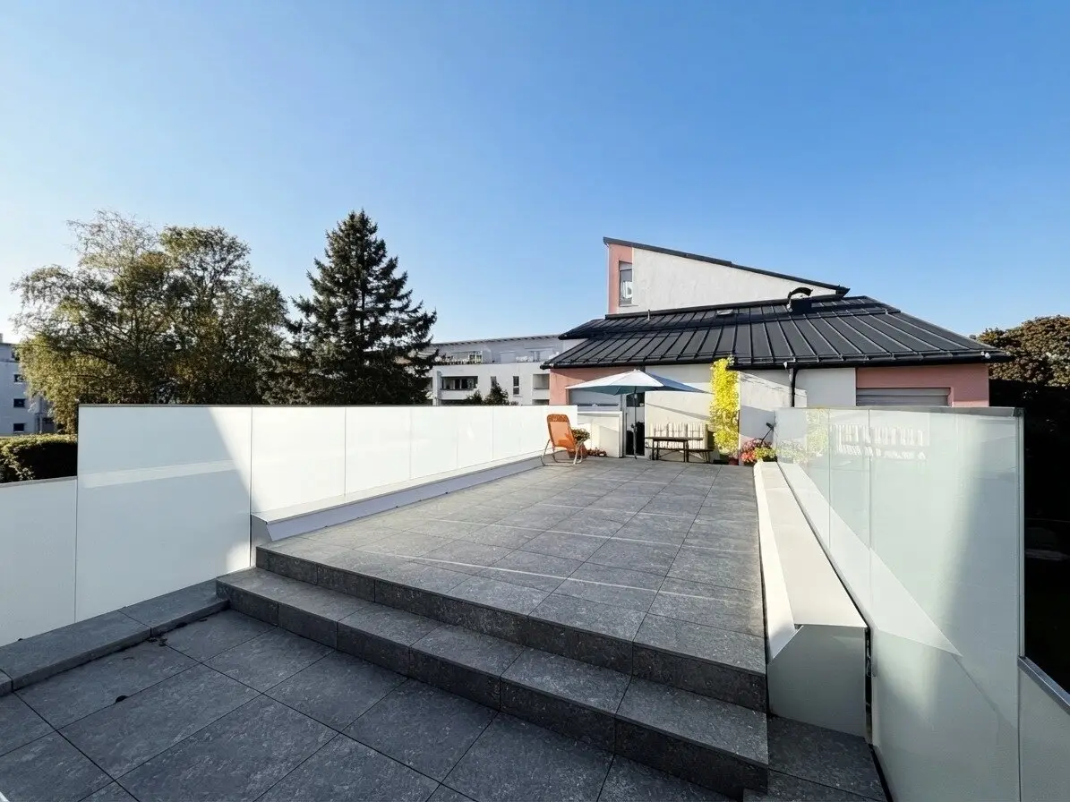 Family-friendly apartment with balcony, terrace and parking