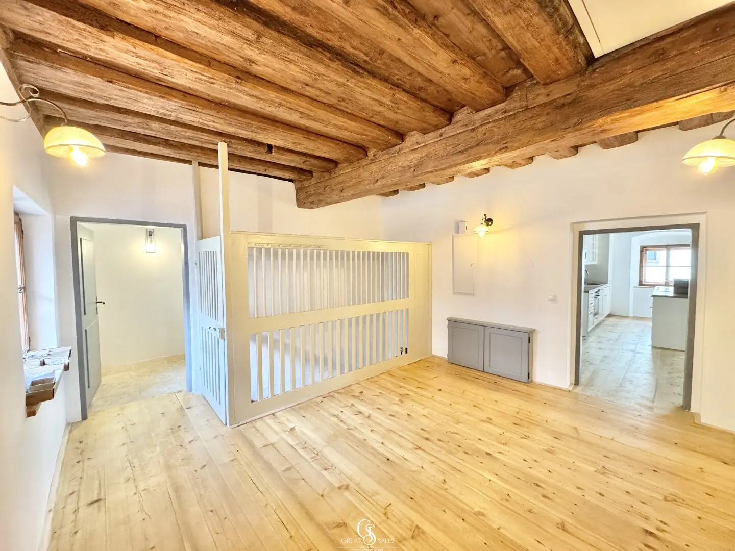 Representative office with terrace, garden and three parking spaces