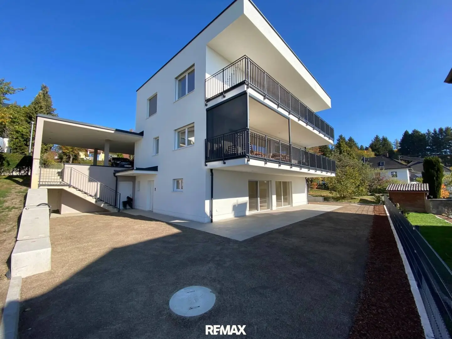 Feel Good on the Sunny Slope, First Occupancy in Modern Garden Apartment