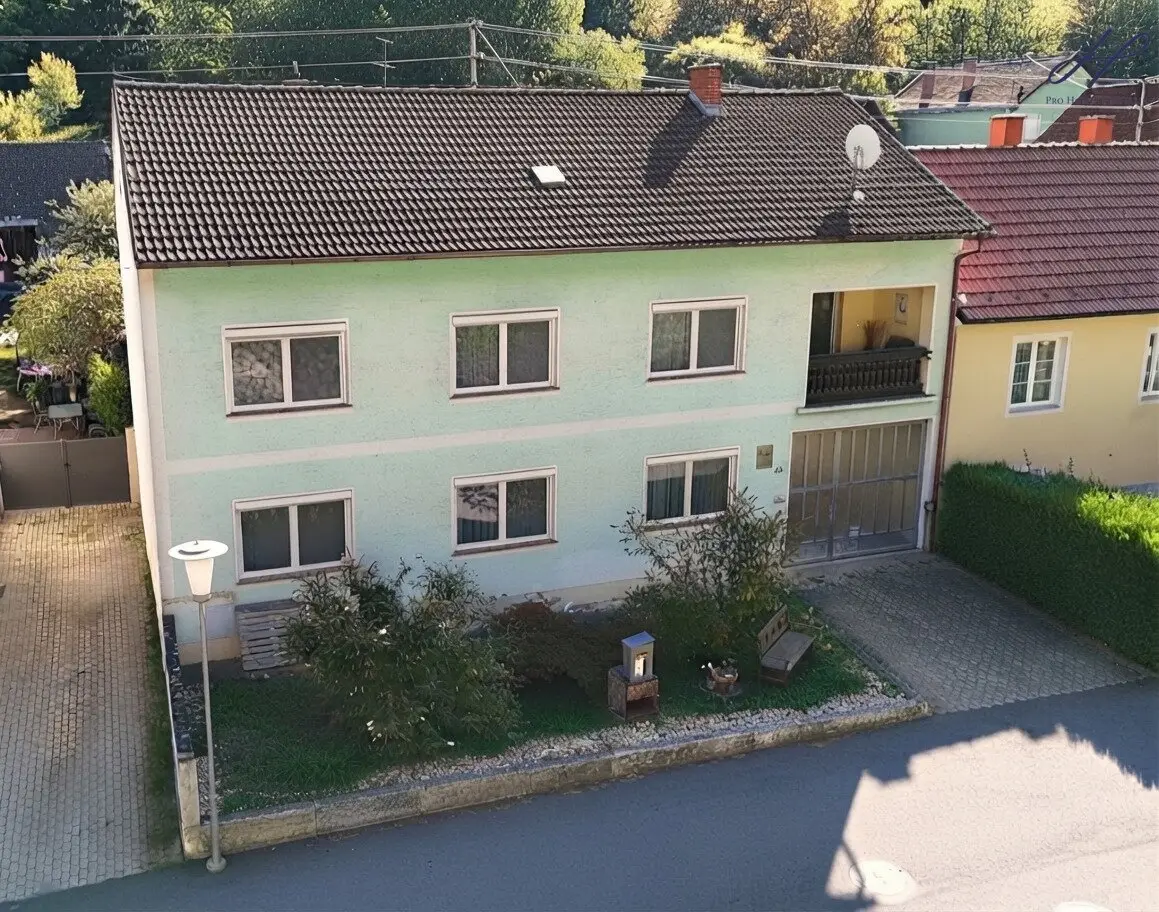 Großzügiges Wohnhaus mit vielseitigen Nutzungsmöglichkeiten und zahlreichen Nebengebäuden