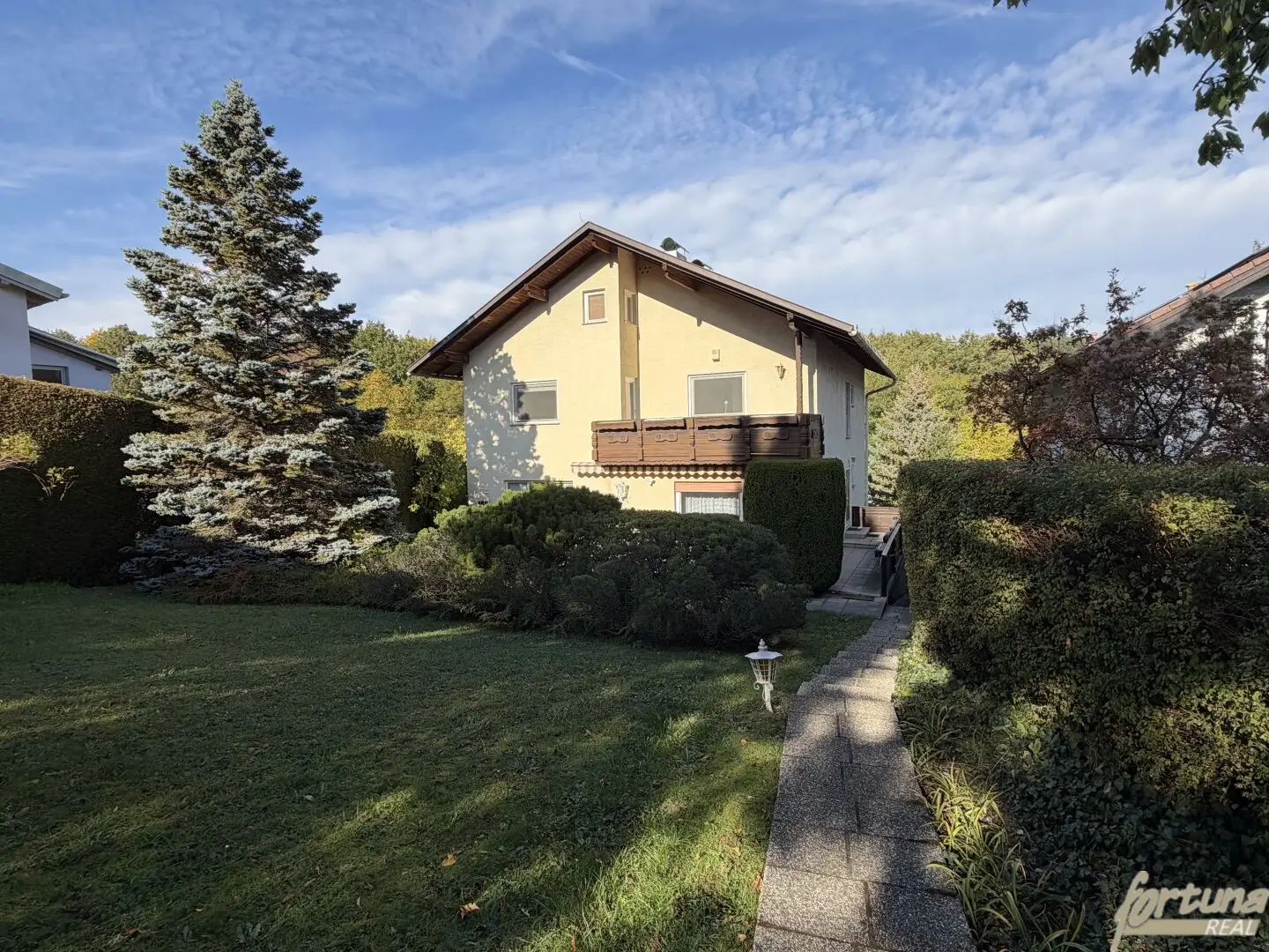 Einfamilienhaus mit unverbaubarem Waldblick auf großzügigem Hanggrundstück in Breitenfurt