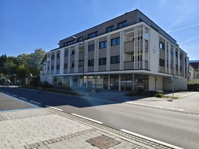Wohnung mit Loggia und privatem Seezugang