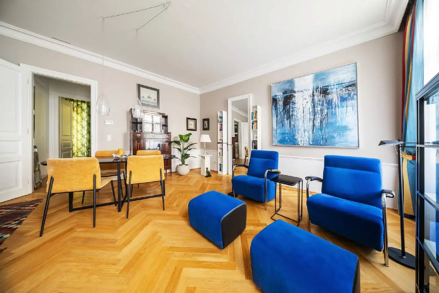 Helle Wohnung mit ruhiger Terrasse zum Hofgarten