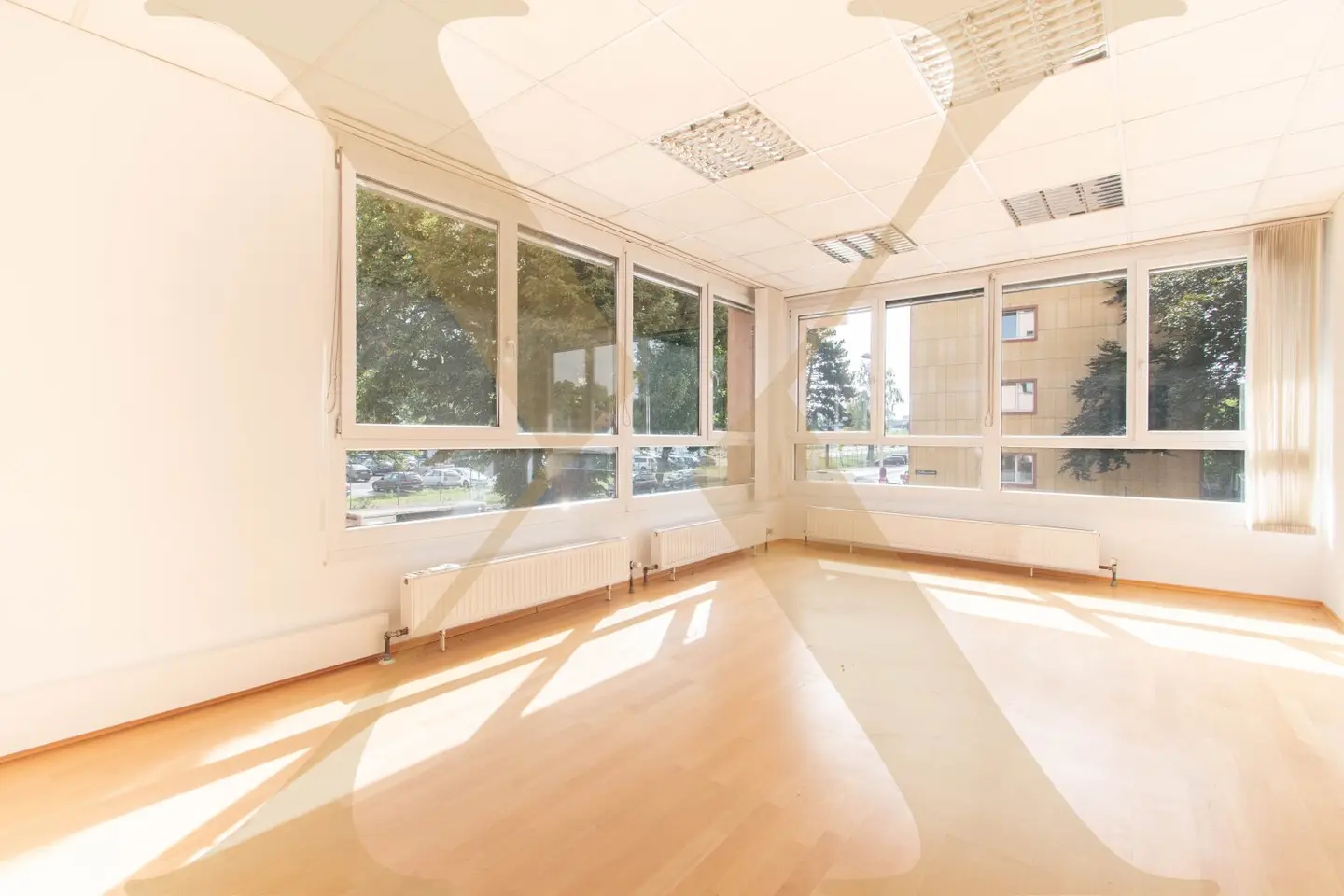 Lagerfläche mit Büro in der Hafenstraße in Linz zu vermieten!