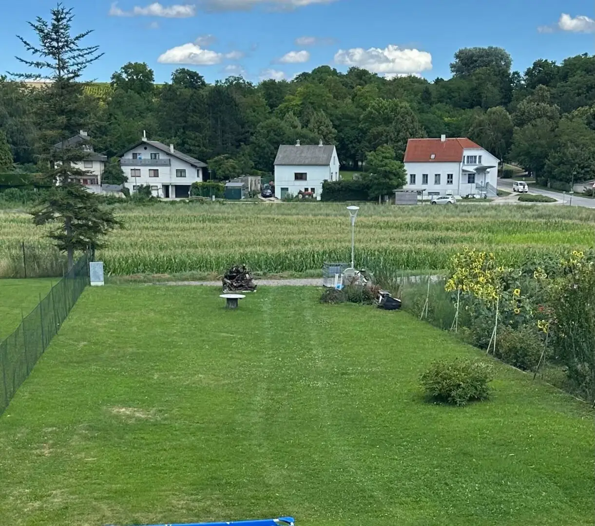 Serviced 500 m2 building plot in the green, Hautzendorf - 25 min from Vienna