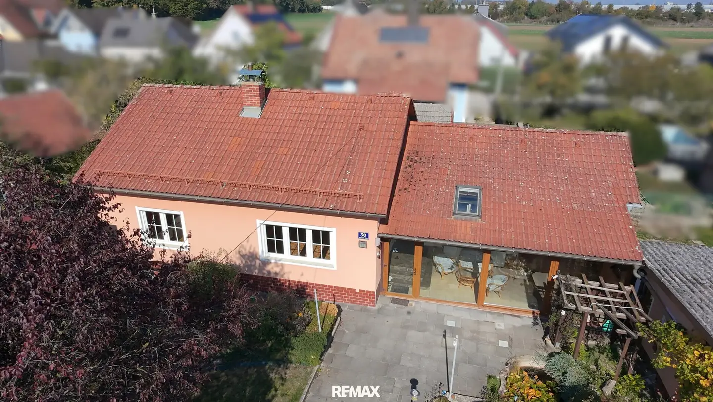 Klassisches Einfamilienhaus mit sonnigem Wintergarten in Spratzern