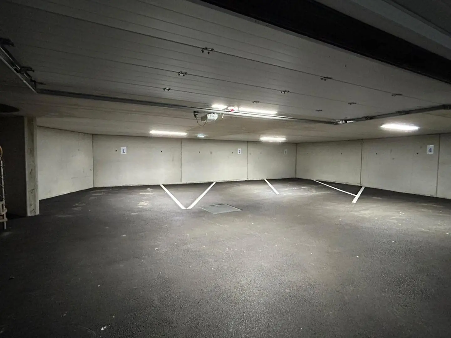 Sicherer überdachter Stellplatz in Tiefgarage Anlegerwohnung