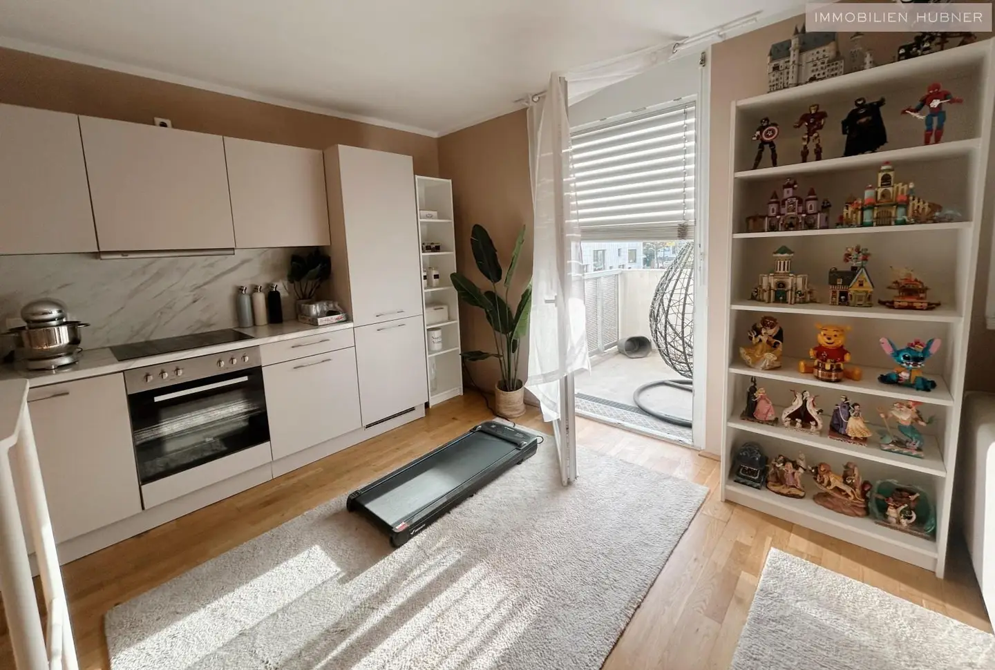 New build apartment with large balcony and ceiling cooling