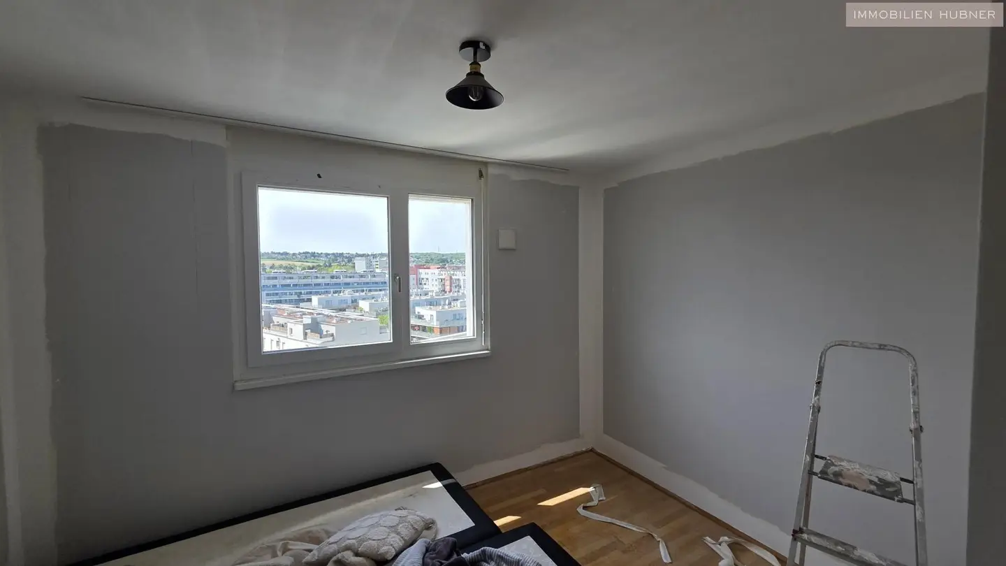 Bright apartment with large loggia and ceiling cooling
