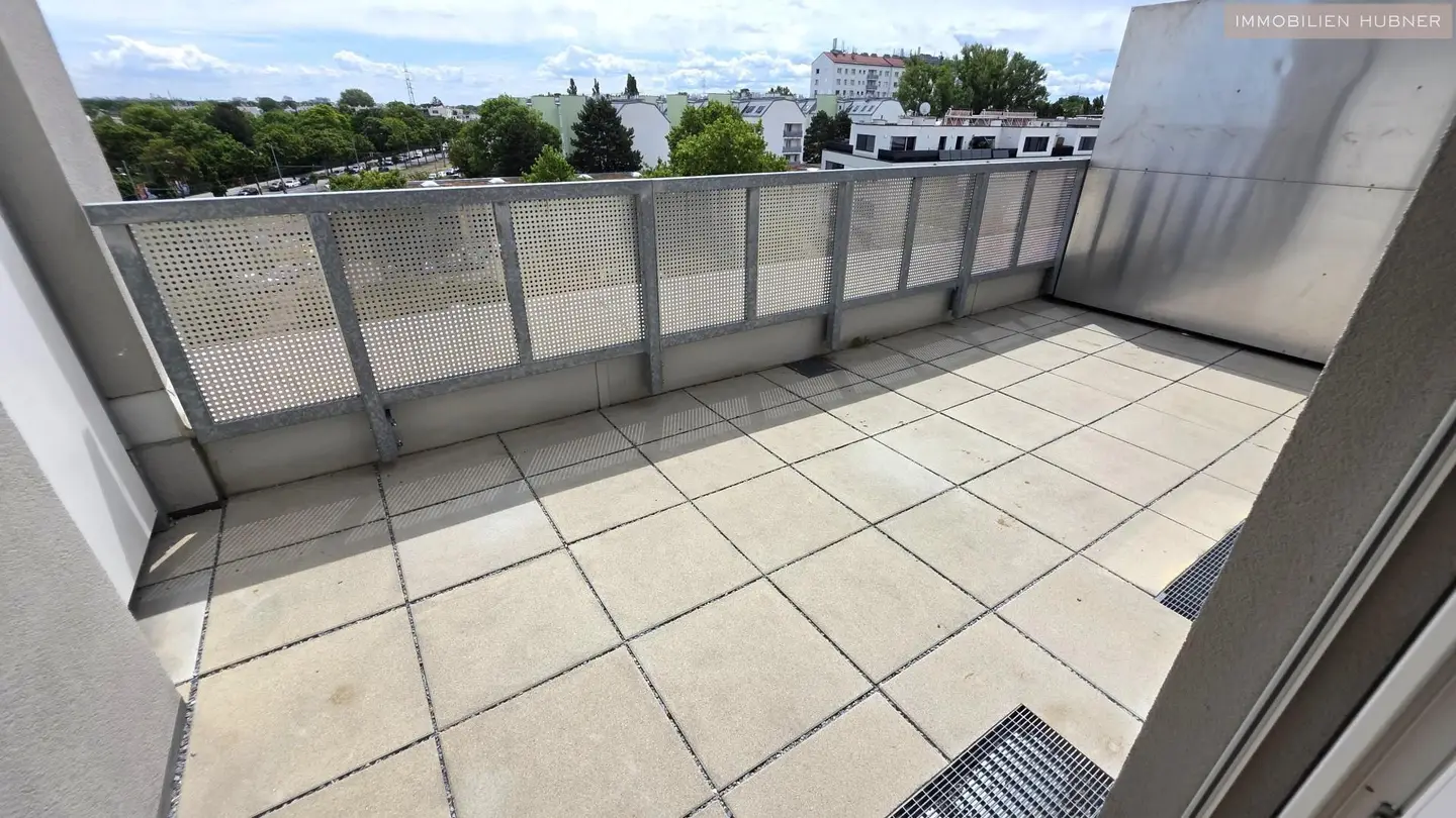 Lichtdurchflutete Dachgeschosswohnung mit großen Terrassen und Kühlung