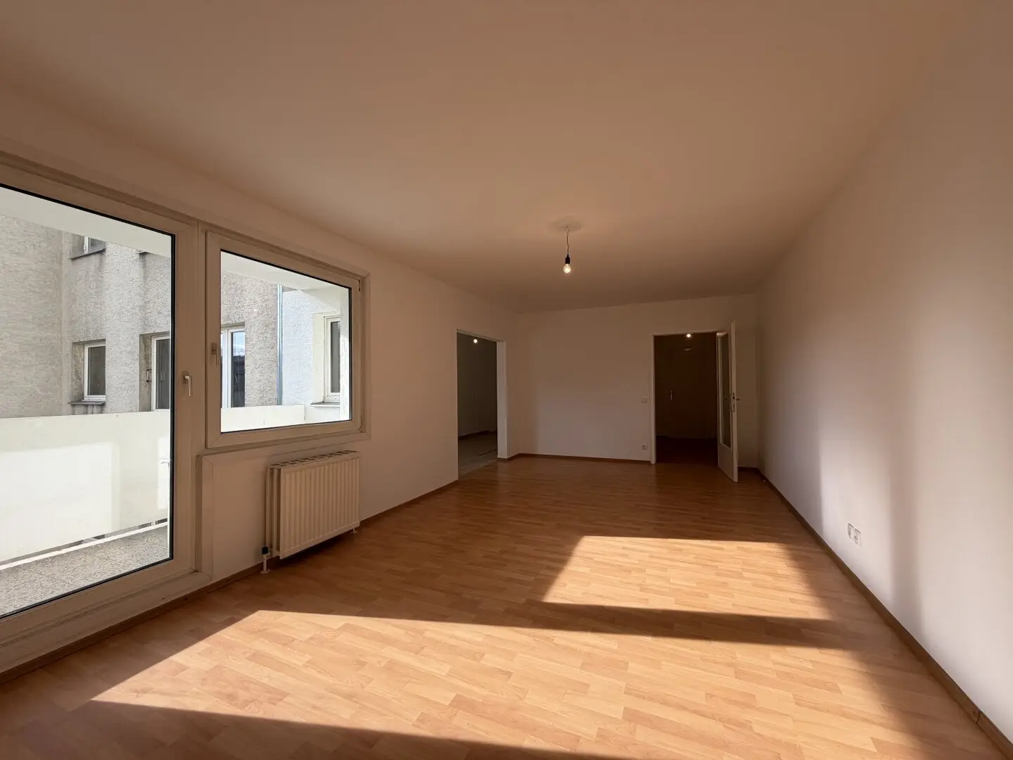 Moderne 2-Zi-Wohnung mit Loggia, Balkon & Grünblick im 6. Bezirk – Top Lage!