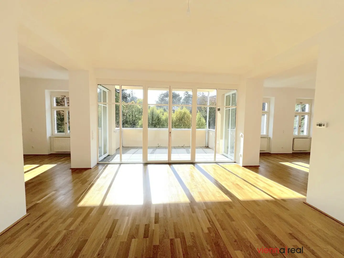 UNBEFRISTET - Helle, geräumige 5-Zimmerwohnung mit 16m2 Loggia/Balkon im 1. Liftstock - barrierefrei