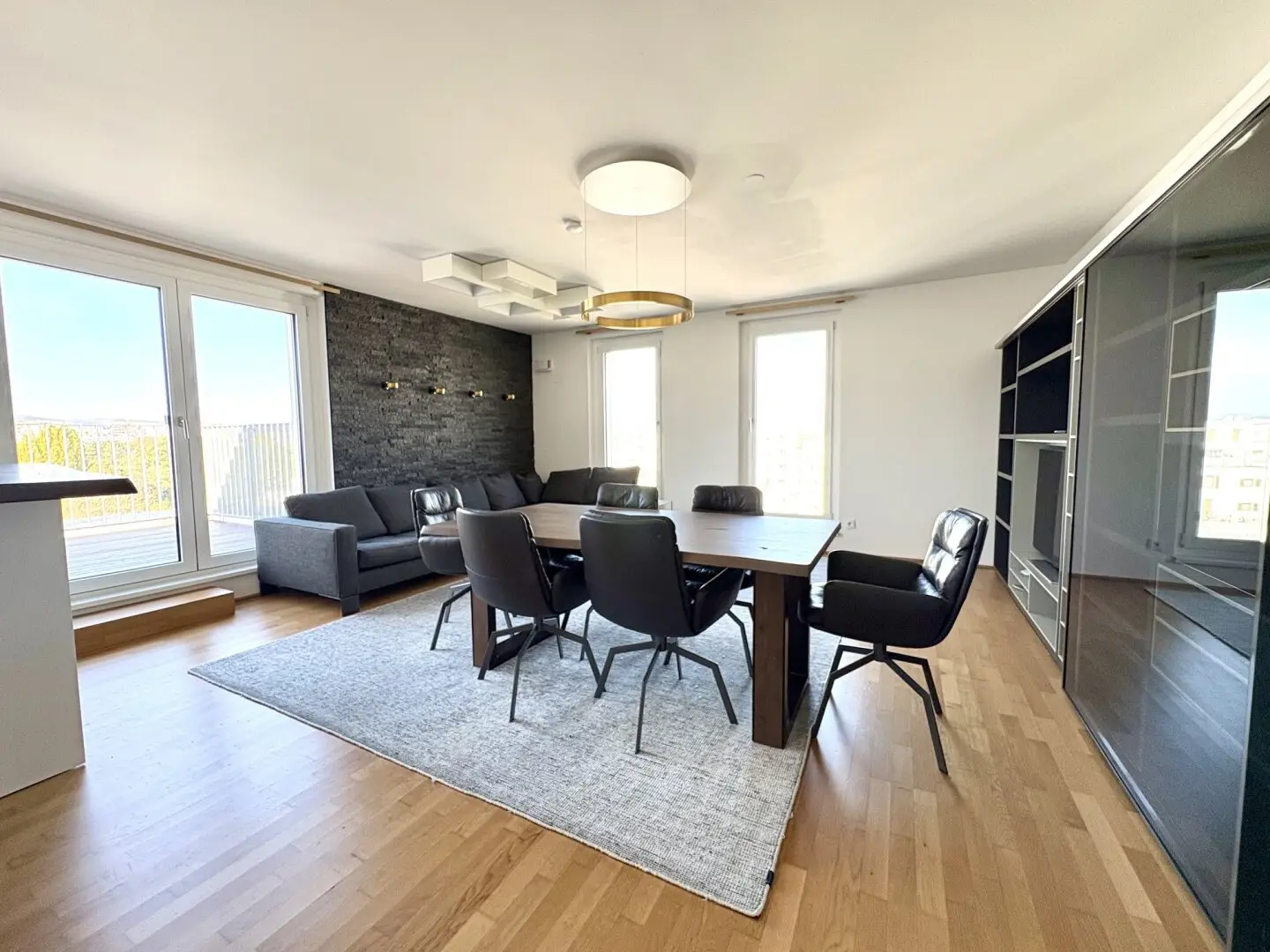 ENERGIEEFFIZIENTE FAMILIENWOHNUNG MIT TERRASSE UND PARKPLATZ