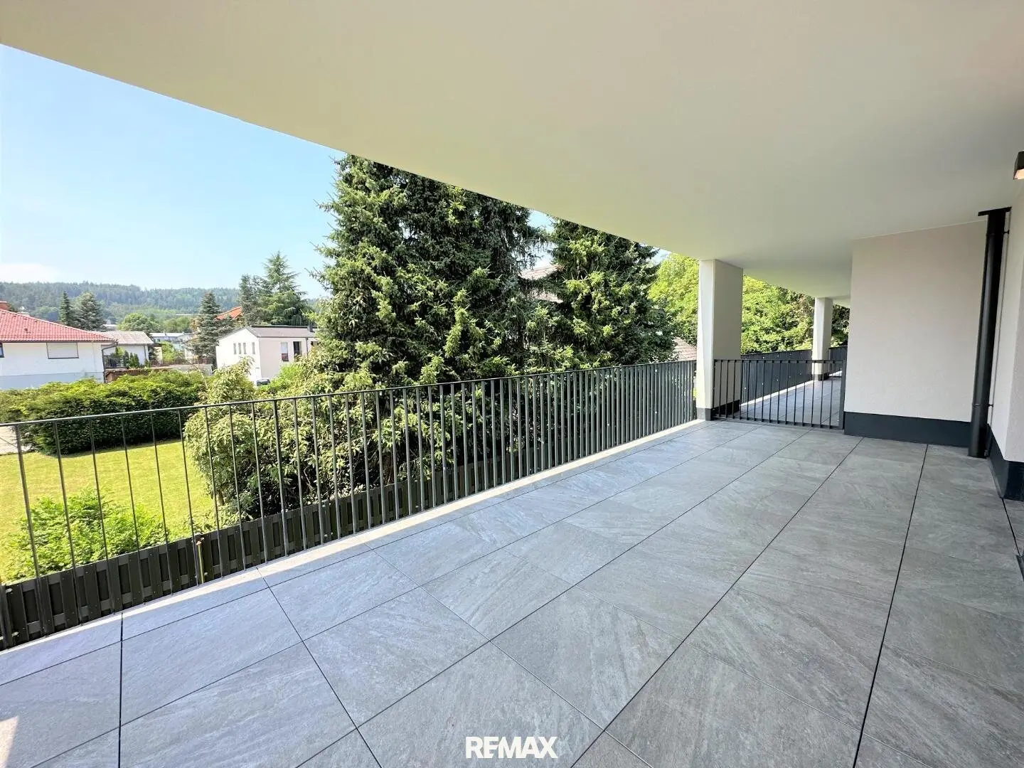 Urlaubsflair am Wörthersee: Moderne, möblierte 2-Zimmer-Wohnung mit XL-Terrasse in Krumpendorf