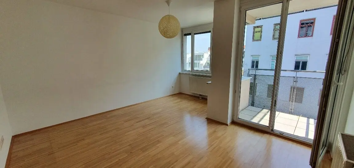 Zentrumsnah &amp; absolut ruhig! Moderne, hofseitige 2 Zimmer-Balkonwohnung mit Garage!