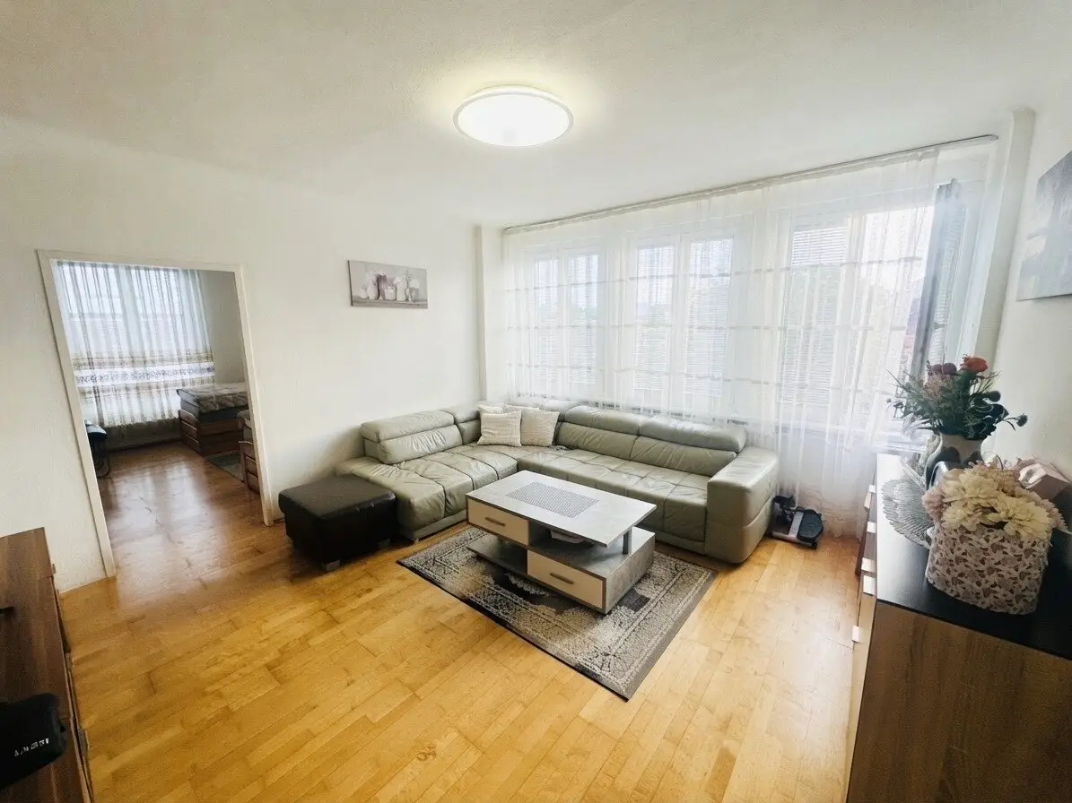MITTEN IM LEBEN. ZU HAUSE IN KREMS.
