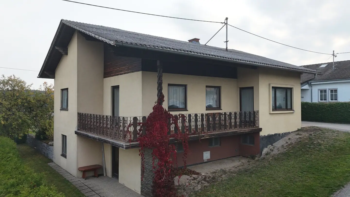 Charmantes Einfamilienhaus in Leopoldschlager Siedlungsrandlage mit gepflegtem Garten