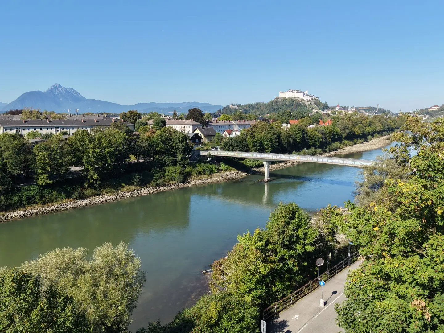 Grundstück mit bewilligtem Bauprojekt und Festungsblick