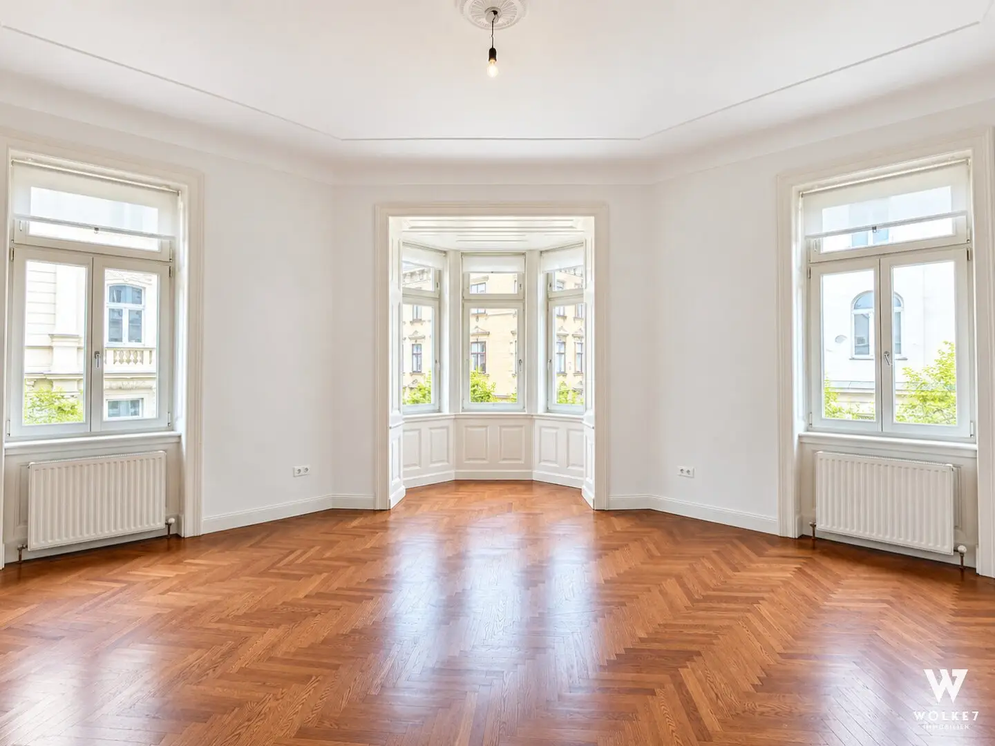 +++ Stilvolle 114m²-Altbauwohnung in TOP LAGE mit Erker &amp; Schwedenofen I Lift I Garage I Nähe Mariahilfer Straße ++